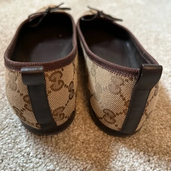 Gucci Flat with Iconic GG Monogram Size 38 US size 8