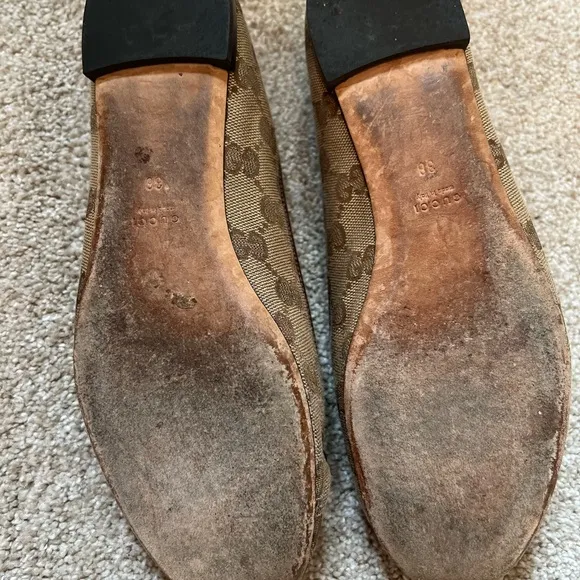 Gucci Flat with Iconic GG Monogram Size 38 US size 8