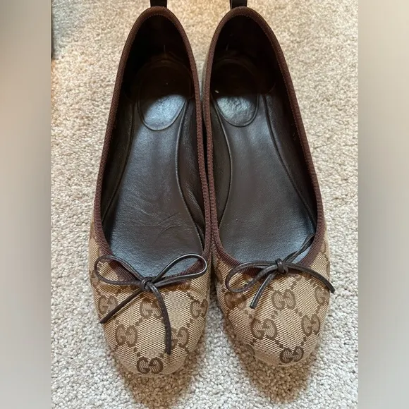 Gucci Flat with Iconic GG Monogram Size 38 US size 8