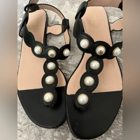 Gucci Pearl t-strap Sandals - size 39.5 - like new!
