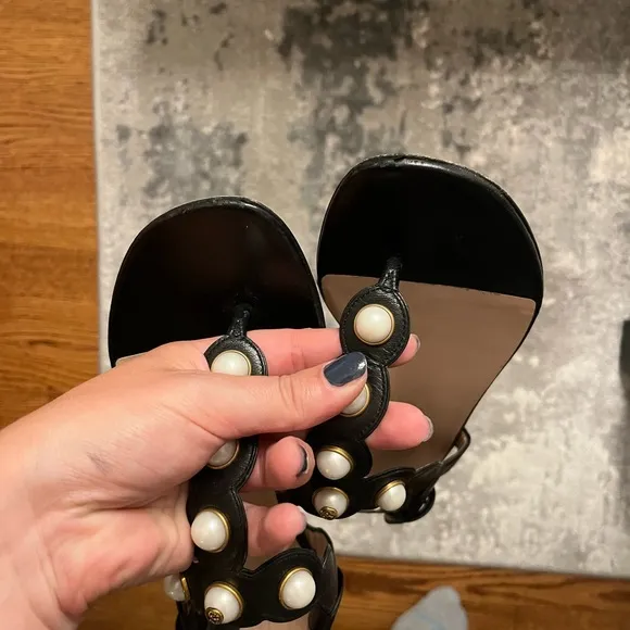 Gucci Pearl t-strap Sandals - size 39.5 - like new!