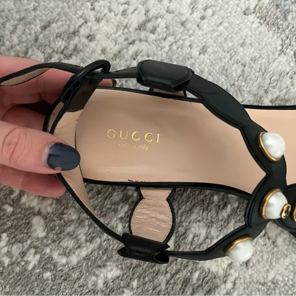 Gucci Pearl t-strap Sandals - size 39.5 - like new!