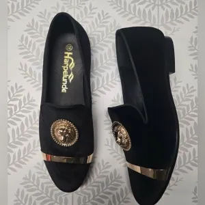 HARPELUNDE MENS Fit Dress Shoes Velvet loafers Lion Emblem - size 12