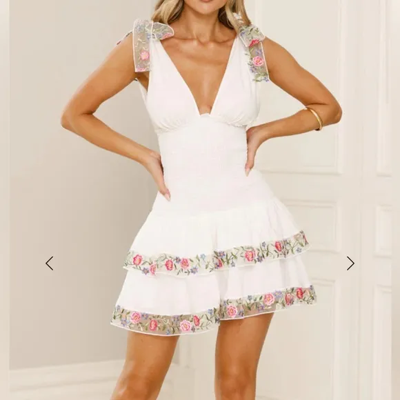 HELLO MOLLY - ROSE PETAL ROMANCE MINI DRESS WHITE EMBROIDERED FLORAL - NEW