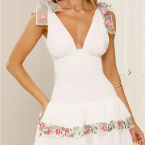 HELLO MOLLY - ROSE PETAL ROMANCE MINI DRESS WHITE EMBROIDERED FLORAL - NEW