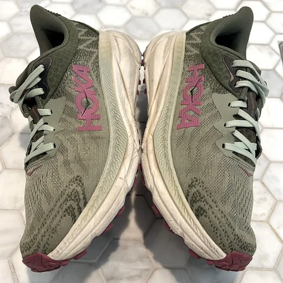 Hoka Challenger ATR 7 Low Top Forest Floor/Beet RootRunning Sneakers Size 8.5B