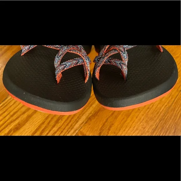 🎉HP🎉 EUC Chaco ZX/2 Sandals, Multi