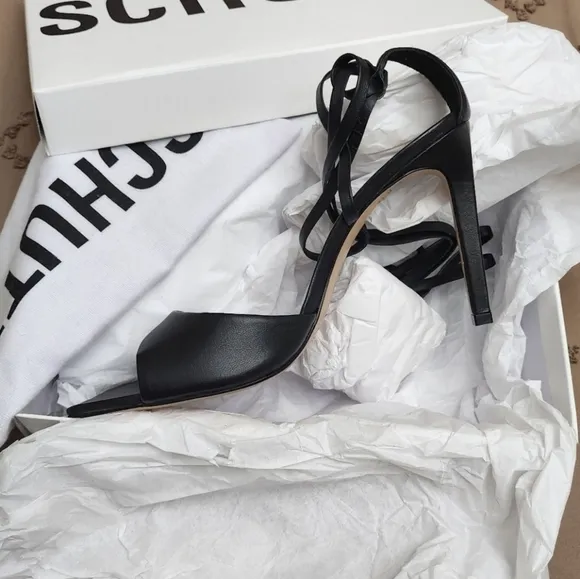 💕HP💕NIB SCHUTZ Bryce Nappa Leather Sandals💕