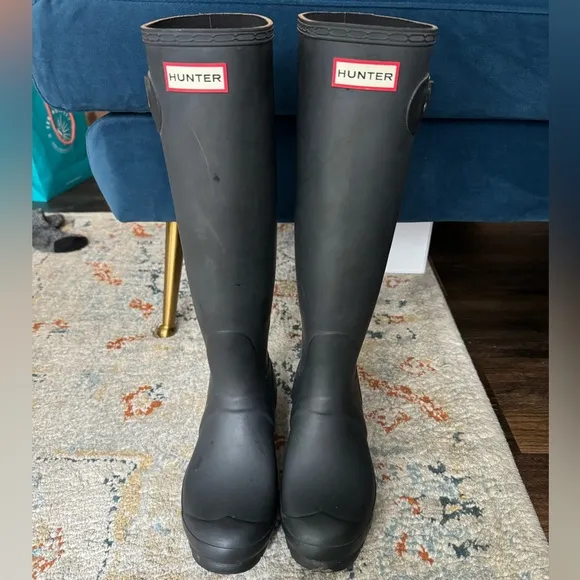 Hunters Matte black boots