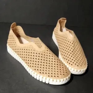Ilse Jacobsen Tan Loafers with Intricate Perforations Size 36 EUC!!
