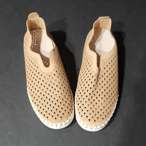 Ilse Jacobsen Tan Loafers with Intricate Perforations Size 36 EUC!!