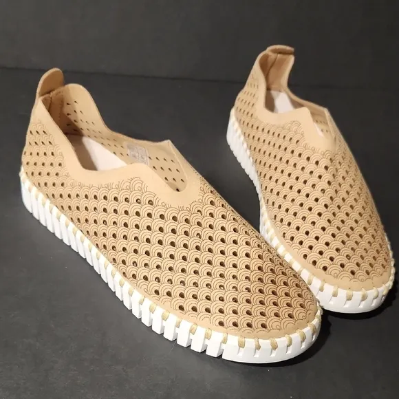 Ilse Jacobsen Tan Loafers with Intricate Perforations Size 36 EUC!!