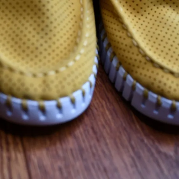 Ilse Jacobsen Yellow Loafers, NWOB, size 39 / 8 or 8.5