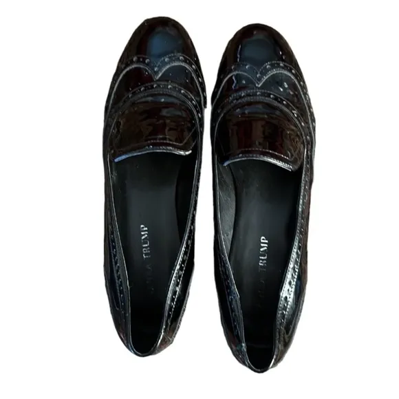 IVANKA TRUMP size 10 black classic patent leather wing tip loafers