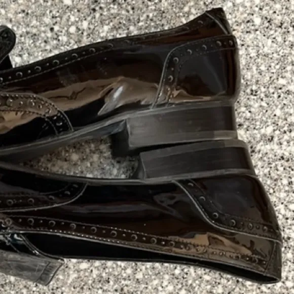 IVANKA TRUMP size 10 black classic patent leather wing tip loafers