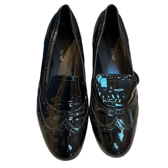 IVANKA TRUMP size 10 black classic patent leather wing tip loafers