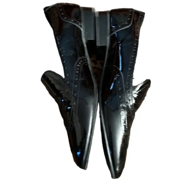 IVANKA TRUMP size 10 black classic patent leather wing tip loafers