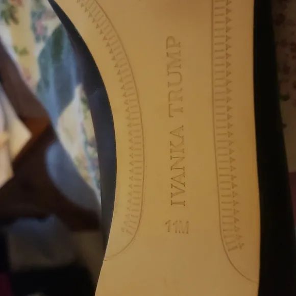 IVANKA TRUMP SPIKED FLATS SZ. 11