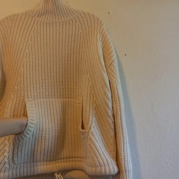 J Crew Ivory/French Vanilla Chunky Knit Front Pocket Sweater Size S EUC