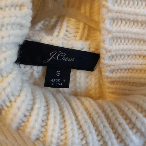 J Crew Ivory/French Vanilla Chunky Knit Front Pocket Sweater Size S EUC