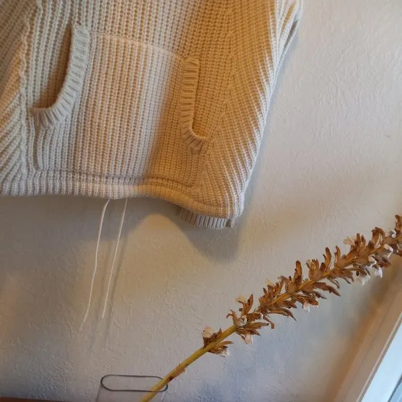 J Crew Ivory/French Vanilla Chunky Knit Front Pocket Sweater Size S EUC