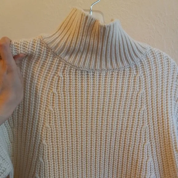 J Crew Ivory/French Vanilla Chunky Knit Front Pocket Sweater Size S EUC
