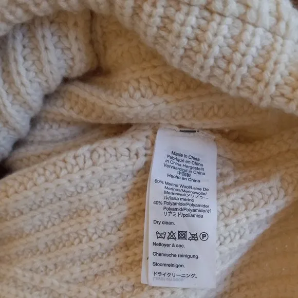 J Crew Ivory/French Vanilla Chunky Knit Front Pocket Sweater Size S EUC