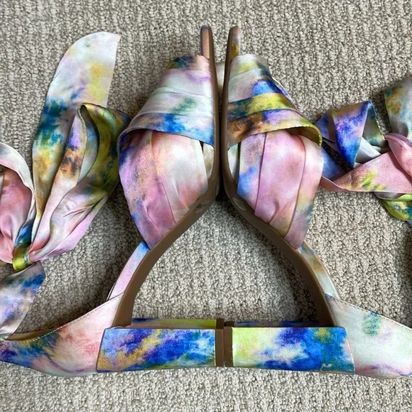 JESSICA SIMPSON NOELENE TIE DYE PEEP TOE ANKLE WRAP BLOCK HEEL SANDALS **NWOT**