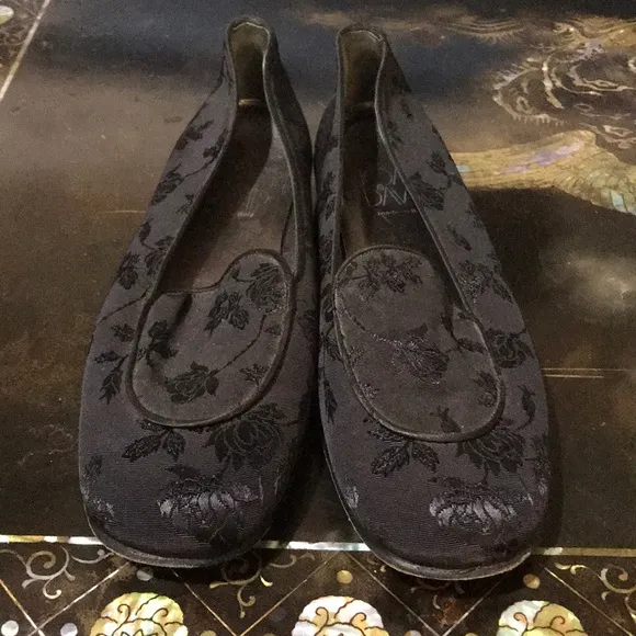 Joan &amp; David black satin rose design flats.