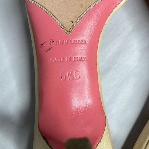 Judith Leiber Nude Leather Butterfly Ankle Strap Kitten Heel Sandals Size 6.5
