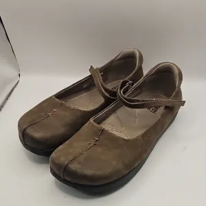 Kalso Earth Shoe Brown Suede Flats with Strap and Sturdy Sole Size 7B