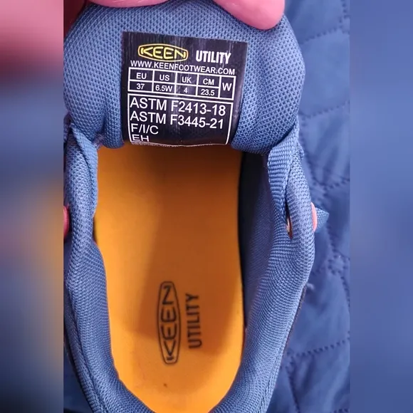 Keen‎ Blue and Pink Sneakers with Breathable Mesh and Sleek Design