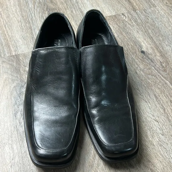 Kenneth Cole Reaction “Banker” Black Leather Loafers Size