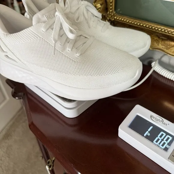 Kizik Athens Hands Free Shoes Womens 9 Wide White Comfort Slip On Sneakers