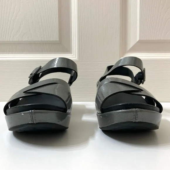 Kork-Ease Myrna 2.0 Metallic Gray Ankle Strap Platform Wedge Sandals 7 Summer