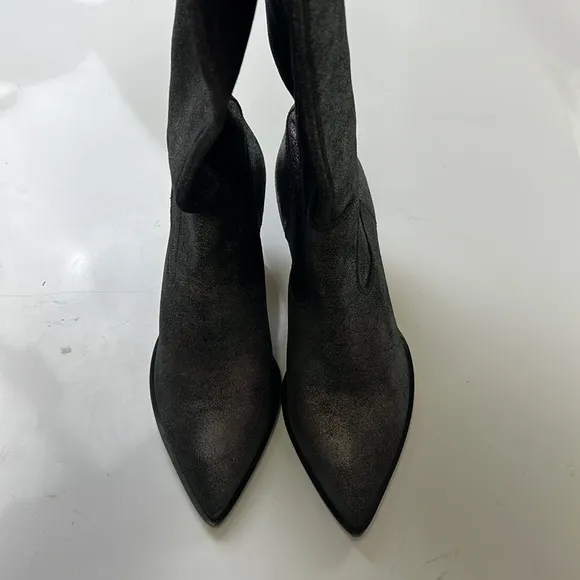 Larroude knee high boots new condition A9-12