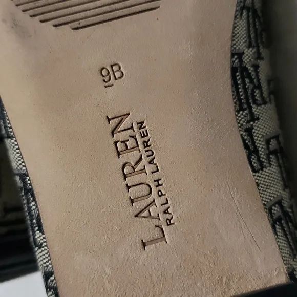 Lauren Ralph Lauren Averi Monogram Jacquard WALLET and LOAFERS. (SIZE 9)‎