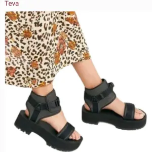 Like-New! TEVA “Indio Jewell” Platform Sandals Black Ladies Size 9
