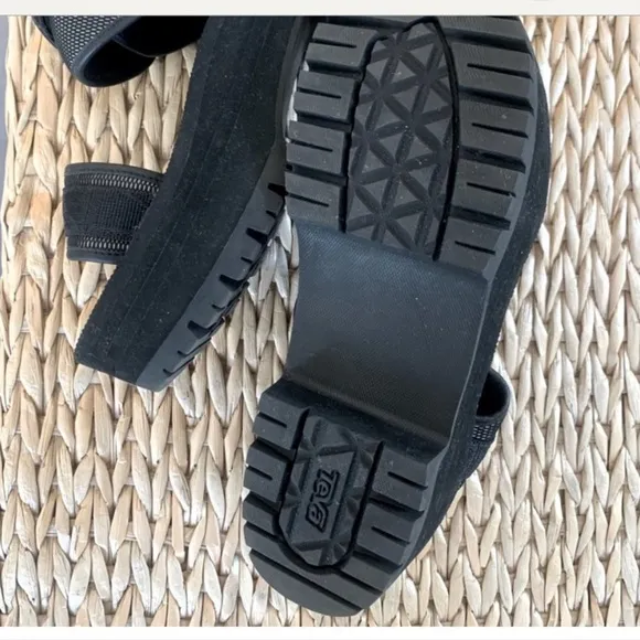 Like-New! TEVA “Indio Jewell” Platform Sandals Black Ladies Size 9