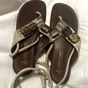 Lisa for Donald J. Plainer ankle wrap sandals size 7.5