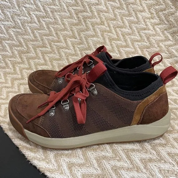 L.L Bean Vista Low Lace Hikers Trail Sneakers