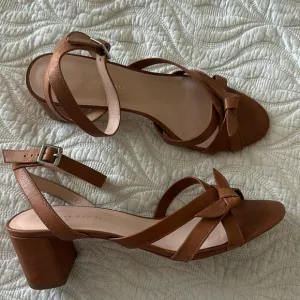 LOEFFLER RANDALL Brown Bow Leather Ankle Wrap Sandals