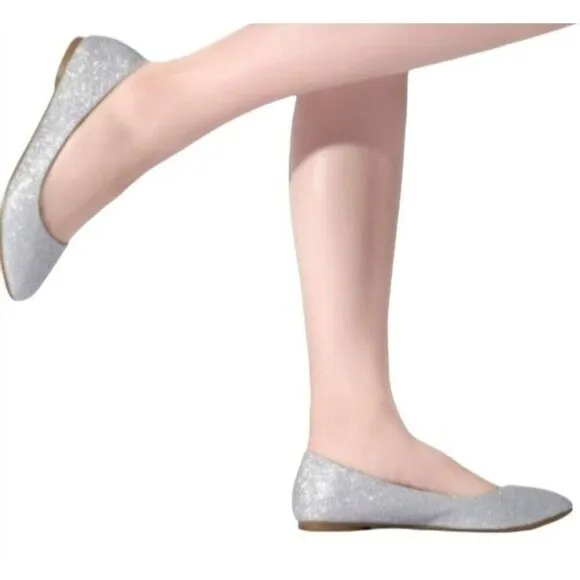 LUCITA / Friendly / Silver / Glittery / Flats / With Pointed Toe Elegant Design