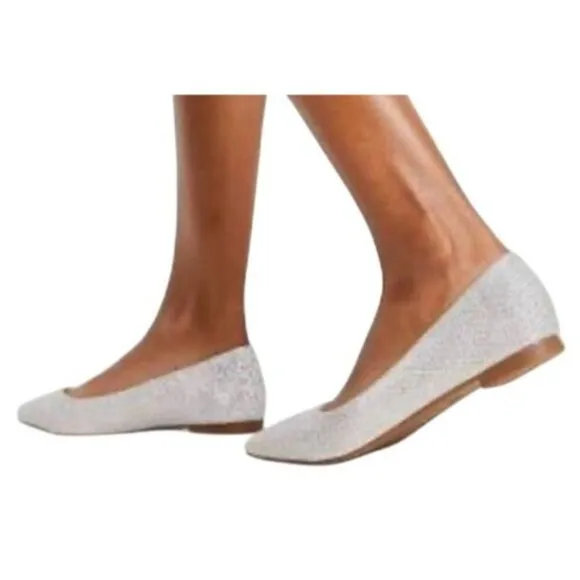 LUCITA / Friendly / Silver / Glittery / Flats / With Pointed Toe Elegant Design