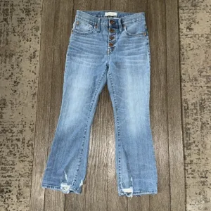 Madewell Petite Cali Demi-Boot Jeans Bess Wash: Button-Front Edition