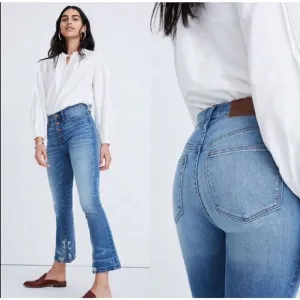 Madewell Cali Demi-Boot Jeans in Bess Wash: Button-Front Edition