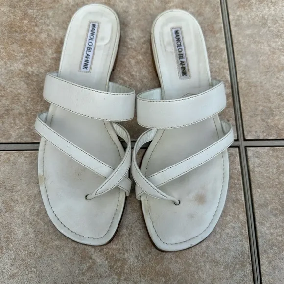 Manolo BlahnikSusa Flat Leather Sandals