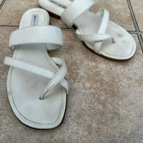Manolo BlahnikSusa Flat Leather Sandals