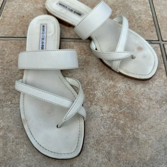 Manolo BlahnikSusa Flat Leather Sandals