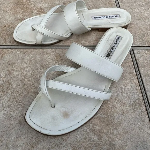 Manolo BlahnikSusa Flat Leather Sandals